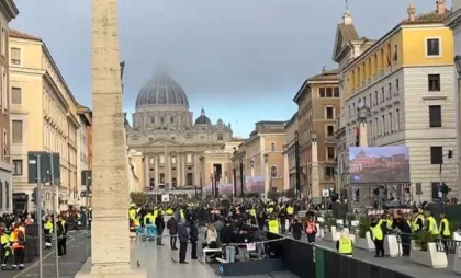 Imagini din Vatican înaintea funeraliilor Papei Francisc: Aglomerație pe străzi, măsuri sporite de securitate - VIDEO Imagini din Vatican înaintea funeraliilor Papei Francisc: Aglomerație pe străzi, măsuri sporite de securitate - VIDEO