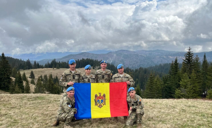 „Onor la Drapelul Republicii Moldova!” Militarii Armatei Naționale aflați peste hotare - onorează cu mândrie simbolul național al țării noastre, de Ziua Drapelului de Stat - GALERIE FOTO „Onor la Drapelul Republicii Moldova!” Militarii Armatei Naționale aflați peste hotare - onorează cu mândrie simbolul național al țării noastre, de Ziua Drapelului de Stat - GALERIE FOTO