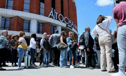 Panică în Portugalia, după pana masivă de curent. Cozi la magazine: Oamenii s-au grăbit să cumpere apă și produse de bază - VIDEO Panică în Portugalia, după pana masivă de curent. Cozi la magazine: Oamenii s-au grăbit să cumpere apă și produse de bază - VIDEO