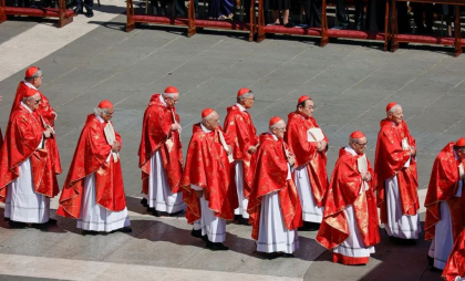 Cardinalii se întâlnesc astăzi la Roma pentru a stabili data conclavului. Cum va avea loc votul Cardinalii se întâlnesc astăzi la Roma pentru a stabili data conclavului. Cum va avea loc votul