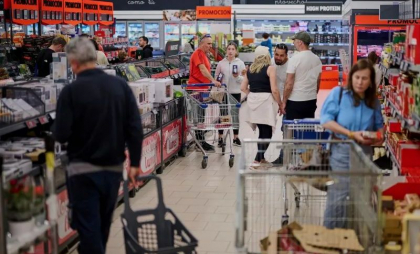 Supermarketuri luate cu asalt, transport blocat, magazine închise și bancomate indisponibile: Cum a arătat Valencia în ziua penei majore de curent - VIDEO Supermarketuri luate cu asalt, transport blocat, magazine închise și bancomate indisponibile: Cum a arătat Valencia în ziua penei majore de curent - VIDEO