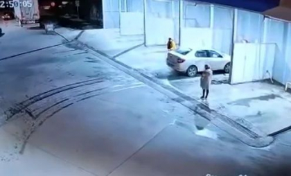 Momentul în care o familie a fost strivită de o alunecare de teren la o spălătorie în Turcia: Tatăl și cele două fiice au murit - VIDEO