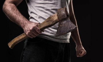 Incident în raionul Edineț: Și-ar fi lovit soția cu un topor, iar pentru asta își va petrece următorii trei ani după gratii Incident în raionul Edineț: Și-ar fi lovit soția cu un topor, iar pentru asta își va petrece următorii trei ani după gratii