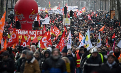 Peste 260 de manifestaţii sindicale în Franţa de un 1 Mai ”festiv şi combativ”, dar fără o unitate largă. Manifestaţii ”împotriva trumpizării lumii şi internaţionalei reacţionare care se dezvoltă peste tot” la Paris Peste 260 de manifestaţii sindicale în Franţa de un 1 Mai ”festiv şi combativ”, dar fără o unitate largă. Manifestaţii ”împotriva trumpizării lumii şi internaţionalei reacţionare care se dezvoltă peste tot” la Paris