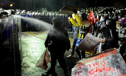 Peste 400 de persoane arestate la Istanbul, de 1 Mai, încercând să intre în Piaţa Taksim Peste 400 de persoane arestate la Istanbul, de 1 Mai, încercând să intre în Piaţa Taksim