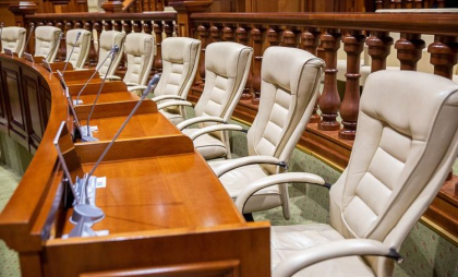 Trei deputați sancționați pentru absențe nemotivate: Nu vor mai primi salarii sau compensații. Cine sunt aceștia Trei deputați sancționați pentru absențe nemotivate: Nu vor mai primi salarii sau compensații. Cine sunt aceștia