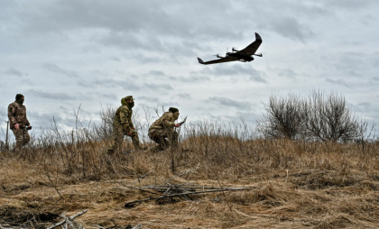 Rusia anunţă un atac masiv cu drone asupra Crimeei. S-au auzit explozii în apropierea unor aerodromuri militare
Rusia anunţă un atac masiv cu drone asupra Crimeei. S-au auzit explozii în apropierea unor aerodromuri militare