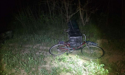 Contrabandă neobișnuită în zona de frontieră: Țigări transportate cu bicicletele. Persoanele vinovate nu au fost găsite - FOTO Contrabandă neobișnuită în zona de frontieră: Țigări transportate cu bicicletele. Persoanele vinovate nu au fost găsite - FOTO