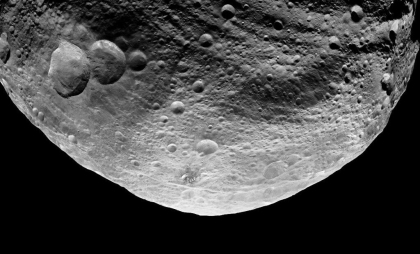 Ce este de fapt Vesta, al doilea cel mai mare corp ceresc din centura de asteroizi? Noi date sugerează că nu este nici planetă, nici asteroid, ci cu totul altceva