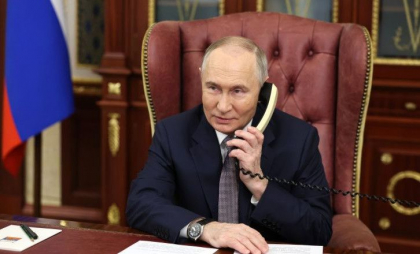 Putin își arată pentru prima dată apartamentul de la Kremlin: „În mare parte, am dormit aici în ultimii trei ani” - VIDEO
Putin își arată pentru prima dată apartamentul de la Kremlin: „În mare parte, am dormit aici în ultimii trei ani” - VIDEO