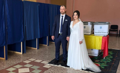De la altar la secția de votare: Exemplu de implicare civică de la doi tineri din Bardar De la altar la secția de votare: Exemplu de implicare civică de la doi tineri din Bardar