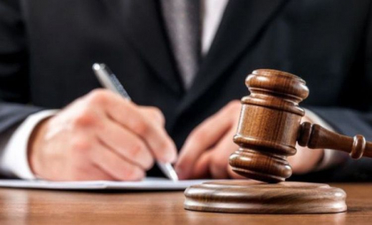 Judecătoare ONU, condamnată în Marea Britanie după ce a ținut în sclavie o femeie din Uganda Judecătoare ONU, condamnată în Marea Britanie după ce a ținut în sclavie o femeie din Uganda