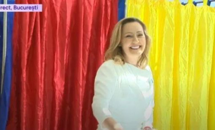 Alegeri prezidențiale din România 2025. Elena Lasconi: Am votat cu credința că nu ne vor mai face planurile cei din sistem Alegeri prezidențiale din România 2025. Elena Lasconi: Am votat cu credința că nu ne vor mai face planurile cei din sistem