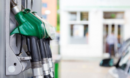 Vești bune pentru șoferi: Carburanții se ieftinesc. Noile prețuri stabilite de ANRE pentru benzină și motorină - FOTO