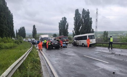 Noi detalii despre accidentul de la Bardar. Câte persoane au fost transportate la spital Noi detalii despre accidentul de la Bardar. Câte persoane au fost transportate la spital