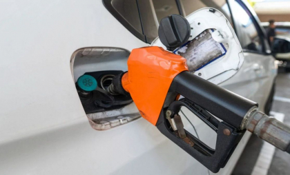 Prețul carburanților rămâne același. Cât vor achita șoferii pentru benzină și motorină. Noile prețuri stabilite de ANRE - FOTO Prețul carburanților rămâne același. Cât vor achita șoferii pentru benzină și motorină. Noile prețuri stabilite de ANRE - FOTO