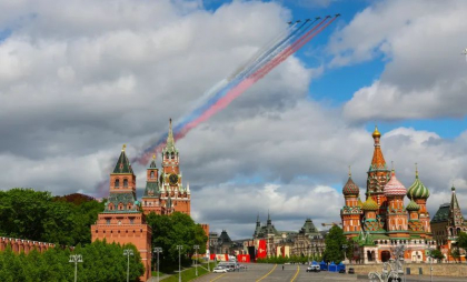 Moscova, atacată cu drone pentru a doua noapte la rând, înaintea paradei militare majore la care e așteptat Xi Jinping
Moscova, atacată cu drone pentru a doua noapte la rând, înaintea paradei militare majore la care e așteptat Xi Jinping