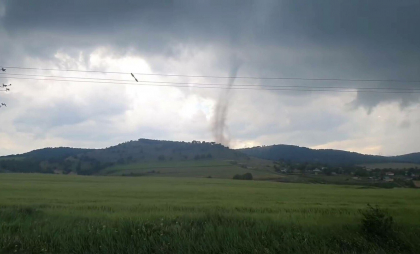 Momentul în care se formează o tornadă în Tulcea. Mesaj RO-Alert de vreme extremă - VIDEO