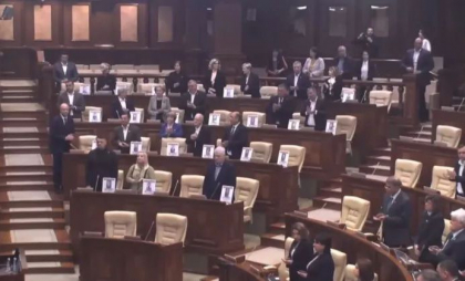 Minut de reculegere în Parlament: Deputații au comemorat veteranii celui de-al Doilea Război Mondial