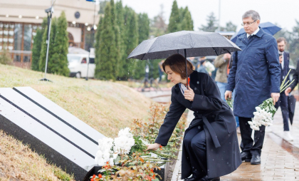 Maia Sandu: „Ne adunăm împreună cu gândul și inima pentru a comemora una dintre cele mai dureroase pagini din istoria omenirii, cel de-al Doilea Război Mondial” Maia Sandu: „Ne adunăm împreună cu gândul și inima pentru a comemora una dintre cele mai dureroase pagini din istoria omenirii, cel de-al Doilea Război Mondial”