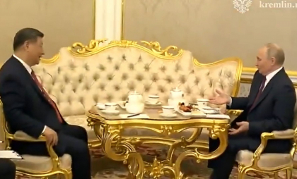Vladimir Putin și Xi Jinping se invită unul pe altul să bea ceai, dar niciunul nu are curajul s-o facă - VIDEO Vladimir Putin și Xi Jinping se invită unul pe altul să bea ceai, dar niciunul nu are curajul s-o facă - VIDEO