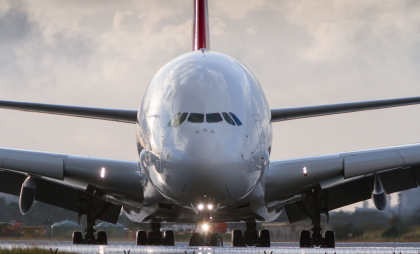 Incident grav pe unul dintre cele mai aglomerate aeroporturi din lume. ”Copilotul a încurcat stânga cu dreapta”. Ce a urmat