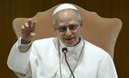 Papa Leon al XIV-lea a explicat de ce şi-a ales acest nume, şi-a prezentat blazonul şi şi-a anunţat deviza. Ce le-a transmis cardinalilor săi Papa Leon al XIV-lea a explicat de ce şi-a ales acest nume, şi-a prezentat blazonul şi şi-a anunţat deviza. Ce le-a transmis cardinalilor săi