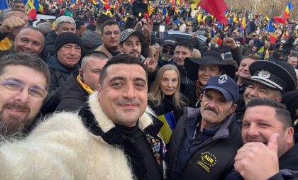 George Simion, mesaj amenințător la adresa celor care nu-l votează:„Ce mă fac cu voi? Individual, nu în grup. Păreți bezmetici, iraționali și total nedispuși” George Simion, mesaj amenințător la adresa celor care nu-l votează:„Ce mă fac cu voi? Individual, nu în grup. Păreți bezmetici, iraționali și total nedispuși”