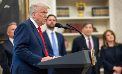 Trump sugerează că ar putea zbura la Istanbul pentru a participa la negocierile Rusia–Ucraina
Trump sugerează că ar putea zbura la Istanbul pentru a participa la negocierile Rusia–Ucraina