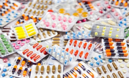 Donald Trump anunţă un ordin executiv care va duce la scăderea cu 30% până la 80% a preţului medicamentelor. ”Statele Unite plătesc acelaşi preţ ca naţiunea care plăteşte cel mai mic preţ din lume”