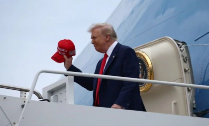 Donald Trump urmează să primească un avion de 400 de milioane de dolari din partea Qatarului. Critici ale democaților: „Influență străină cu spațiu pentru picioare”