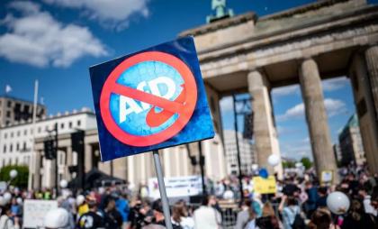 Mii de oameni au ieșit în stradă în Germania pentru a cere interzicerea AfD - VIDEO Mii de oameni au ieșit în stradă în Germania pentru a cere interzicerea AfD - VIDEO