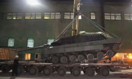 Rușii au capturat un tanc Leopard 2A6 ucrainean, l-au supus la un proces de reverse engineering și l-au comparat cu blindatul lor T-90M. Partea proastă pentru ei: Au identificat greșit modelul și au comparat mere cu pere Rușii au capturat un tanc Leopard 2A6 ucrainean, l-au supus la un proces de reverse engineering și l-au comparat cu blindatul lor T-90M. Partea proastă pentru ei: Au identificat greșit modelul și au comparat mere cu pere