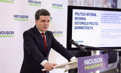 Nicuşor Dan, despre afirmaţiile lui Simion privind Visa Waiver: Pentru cineva care se consideră suveranist este slugărnicie Nicuşor Dan, despre afirmaţiile lui Simion privind Visa Waiver: Pentru cineva care se consideră suveranist este slugărnicie