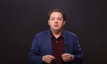 Cu o mână finanțează drone, cu cealaltă cumpără alegeri. Fugarul Ilan Șor, sub lupa experților - VIDEO
Cu o mână finanțează drone, cu cealaltă cumpără alegeri. Fugarul Ilan Șor, sub lupa experților - VIDEO