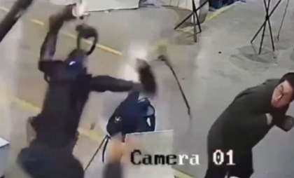 Un robot umanoid „s-a trezit” şi a devenit agresiv și incontrolabil, îngrozind inginerii - VIDEO Un robot umanoid „s-a trezit” şi a devenit agresiv și incontrolabil, îngrozind inginerii - VIDEO