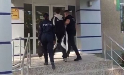 Tânăr de 18 ani din Bălți – cercetat penal pentru escrocherie. Cum obținea acesta bani de la victime și ce pedeapsă poate primi - VIDEO Tânăr de 18 ani din Bălți – cercetat penal pentru escrocherie. Cum obținea acesta bani de la victime și ce pedeapsă poate primi - VIDEO