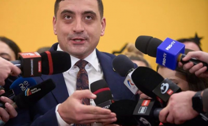 Ce spune George Simion despre absența de la dezbaterea organizată de Micutzu: „Nicușor Dan trebuie să alerge după mine, nu eu după el” Ce spune George Simion despre absența de la dezbaterea organizată de Micutzu: „Nicușor Dan trebuie să alerge după mine, nu eu după el”