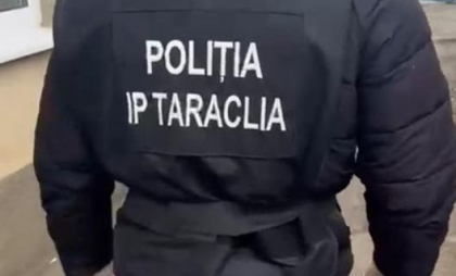 Percheziții la Taraclia: Arme și muniții deținute ilegal – ridicate de polițiști. Opt persoane pot sta după gratii până la 7 ani Percheziții la Taraclia: Arme și muniții deținute ilegal – ridicate de polițiști. Opt persoane pot sta după gratii până la 7 ani