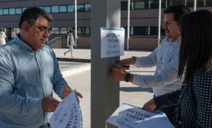 Alegeri prezidențiale din România 2025. Românii din diaspora încep să voteze pentru al doilea tur. Joi seară se deschid primele secții de votare din străinătate Alegeri prezidențiale din România 2025. Românii din diaspora încep să voteze pentru al doilea tur. Joi seară se deschid primele secții de votare din străinătate