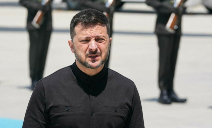 Tensiuni la negocierile de la Ankara. Zelenski ironizează delegația rusă, iar ei îl numesc „clovn”, „ratat” şi „jalnic”
Tensiuni la negocierile de la Ankara. Zelenski ironizează delegația rusă, iar ei îl numesc „clovn”, „ratat” şi „jalnic”