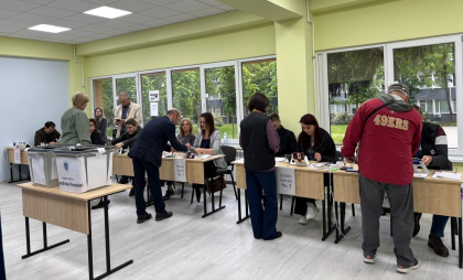Alegerile prezidențiale din România. Stop vot în Republica Moldova. Mobilizare masivă în prima zi de alegeri: Peste 28 de mii de cetățeni români de la noi din țară au ieșit la vot Alegerile prezidențiale din România. Stop vot în Republica Moldova. Mobilizare masivă în prima zi de alegeri: Peste 28 de mii de cetățeni români de la noi din țară au ieșit la vot