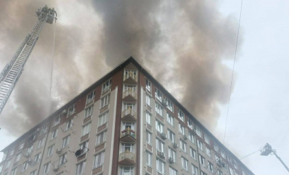 Incendiul de la Durlești, lichidat după mai bine de 12 ore. Circa 1.500 metri patrați din acoperișul blocului, distruși de flăcări Incendiul de la Durlești, lichidat după mai bine de 12 ore. Circa 1.500 metri patrați din acoperișul blocului, distruși de flăcări