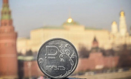 UE ar putea propune ca G7 să reducă plafonul de preţ pentru petrolul rusesc până la 50 de dolari per baril, în cadrul unui nou pachet de sancţiuni la adresa Moscovei