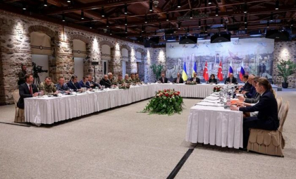 Dezvăluiri din culisele negocierilor de pace între Rusia și Ucraina. Cum a încercat Moscova să pună presiune asupra Kievului
