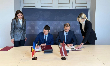 Vești bune pentru șoferii din Moldova și Letonia: A fost semnat un acord privind recunoașterea reciprocă a permiselor de conducere
