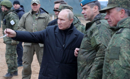  Imagini din satelit: Granița cu NATO unde Rusia își extinde intens infrastructura militară. Bombardiere supersonice Tu-22, la una dintre baze - FOTO