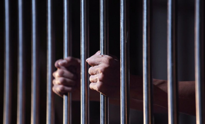 Un bărbat - condamnat la închisoare pentru escrocherie prin schema investițiilor la bursa de valori. Câți ani va sta după gratii