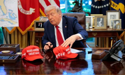 Donald Trump, atacat de unde se aștepta cel mai puțin. „Rasputinul” pe care l-a invitat la Casa Albă lansează critici în rafală față de administrația sa, din interiorul lumii MAGA Donald Trump, atacat de unde se aștepta cel mai puțin. „Rasputinul” pe care l-a invitat la Casa Albă lansează critici în rafală față de administrația sa, din interiorul lumii MAGA