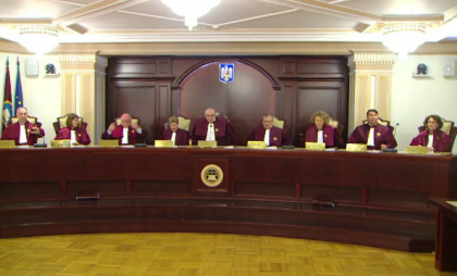 CCR dezbate prima contestație care vizează turul II al alegerilor prezidențiale. O a doua cerere, pe masa judecătorilor CCR dezbate prima contestație care vizează turul II al alegerilor prezidențiale. O a doua cerere, pe masa judecătorilor